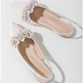 حذاء مسطح بشريط خلفي مزخرف